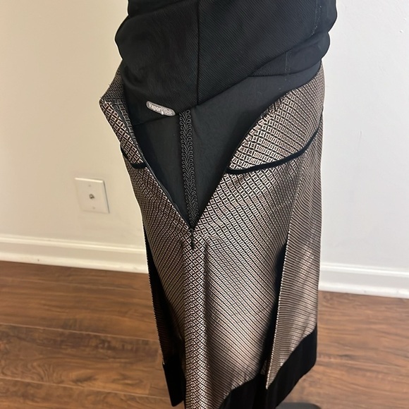 Ann Taylor Silk and Cotton Blend Gold Print and Faux Velvet Lined Skirt, Sz. 2. - Picture 6 of 12